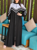 عباية خطوة الرياضية بخامة كريب باللون الأسود والأبيض وإطلالة أمامية كاملة