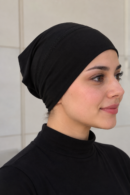 قمطة قطنية سوداء ملبوسة تحت الحجاب